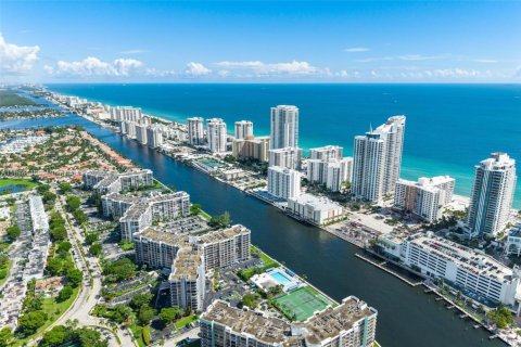 Copropriété à vendre à Hallandale Beach, Floride: 2 chambres, 135.17 m2 № 1978537 - photo 23