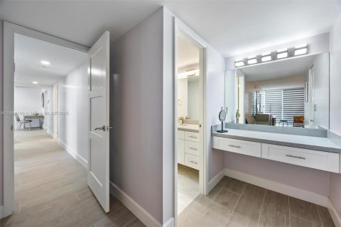 Copropriété à vendre à Hallandale Beach, Floride: 2 chambres, 135.17 m2 № 1978537 - photo 13