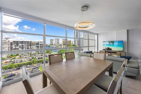 Copropriété à vendre à Hallandale Beach, Floride: 2 chambres, 135.17 m2 № 1978537 - photo 1