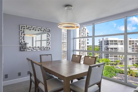 Copropriété à vendre à Hallandale Beach, Floride: 2 chambres, 135.17 m2 № 1978537 - photo 8