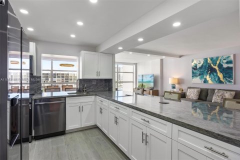 Copropriété à vendre à Hallandale Beach, Floride: 2 chambres, 135.17 m2 № 1978537 - photo 6