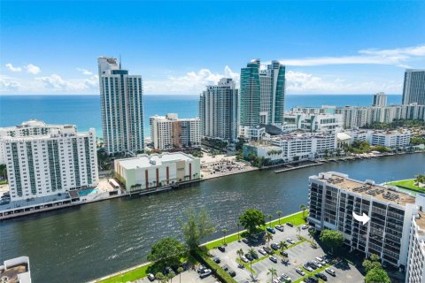 Copropriété à vendre à Hallandale Beach, Floride: 2 chambres, 135.17 m2 № 1978537 - photo 25