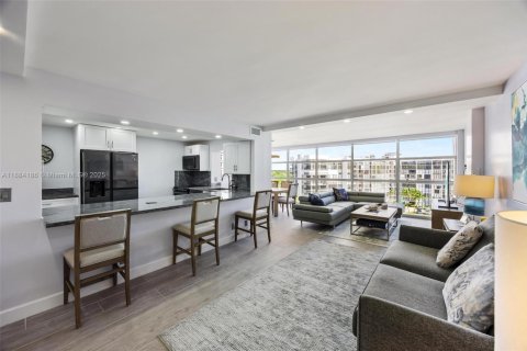 Copropriété à vendre à Hallandale Beach, Floride: 2 chambres, 135.17 m2 № 1978537 - photo 3