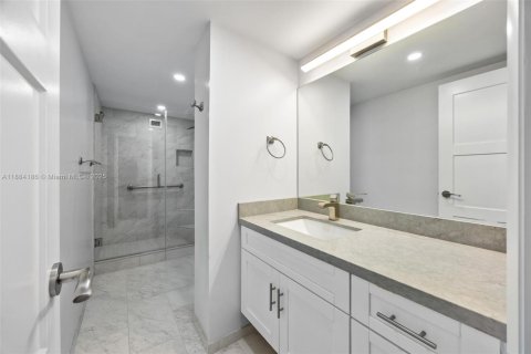 Copropriété à vendre à Hallandale Beach, Floride: 2 chambres, 135.17 m2 № 1978537 - photo 12