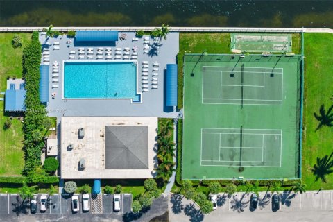 Copropriété à vendre à Hallandale Beach, Floride: 2 chambres, 135.17 m2 № 1978537 - photo 20