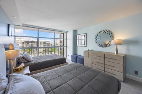 Copropriété à vendre à Hallandale Beach, Floride: 2 chambres, 135.17 m2 № 1978537 - photo 15