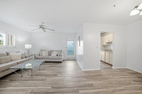 Condo in North Palm Beach, Florida, 2 bedrooms  № 2184700 - photo 16