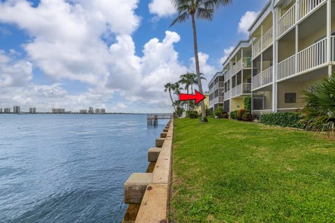 Condo in North Palm Beach, Florida, 2 bedrooms № 2184700