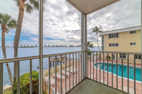 Condo in North Palm Beach, Florida, 2 bedrooms  № 2184700 - photo 27