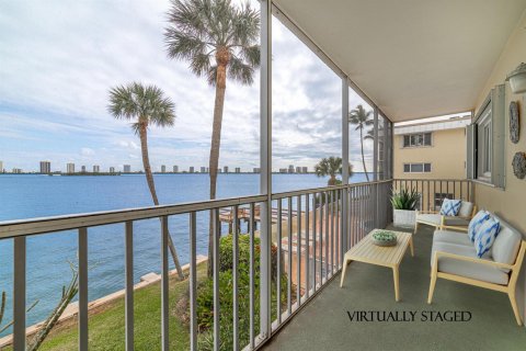 Condo in North Palm Beach, Florida, 2 bedrooms  № 2184700 - photo 9