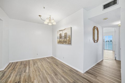 Condo in North Palm Beach, Florida, 2 bedrooms  № 2184700 - photo 17