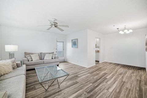 Condo in North Palm Beach, Florida, 2 bedrooms  № 2184700 - photo 13