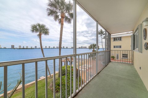 Condo in North Palm Beach, Florida, 2 bedrooms  № 2184700 - photo 26