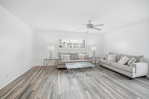 Condo in North Palm Beach, Florida, 2 bedrooms  № 2184700 - photo 15