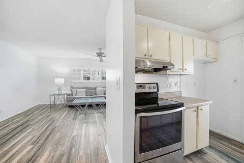 Condo in North Palm Beach, Florida, 2 bedrooms  № 2184700 - photo 18