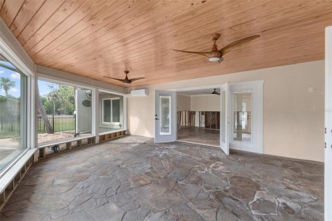 House in Crystal River, Florida 3 bedrooms, 227.98 sq.m. № 1421936 - photo 22
