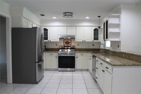 House in Tampa, Florida 4 bedrooms, 192.77 sq.m. № 1903217 - photo 2
