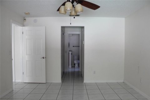 House in Tampa, Florida 4 bedrooms, 192.77 sq.m. № 1903217 - photo 7