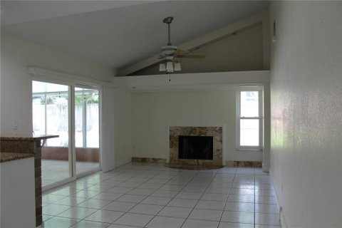 House in Tampa, Florida 4 bedrooms, 192.77 sq.m. № 1903217 - photo 5
