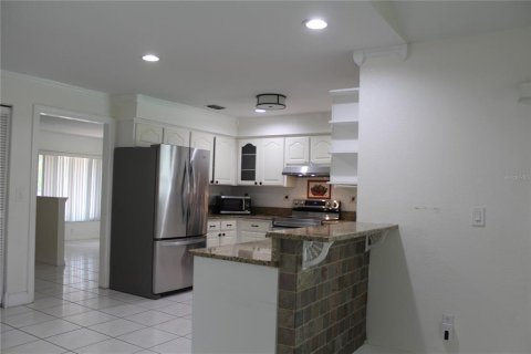 House in Tampa, Florida 4 bedrooms, 192.77 sq.m. № 1903217 - photo 3