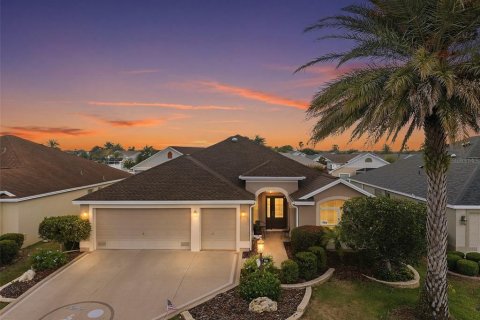 House in The Villages, Florida 3 bedrooms, 172.43 sq.m. № 2150273