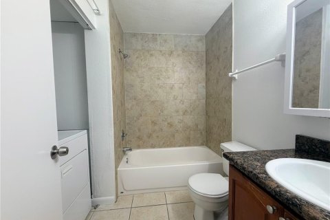 Condo in Tampa, Florida, 2 bedrooms  № 2142446 - photo 11