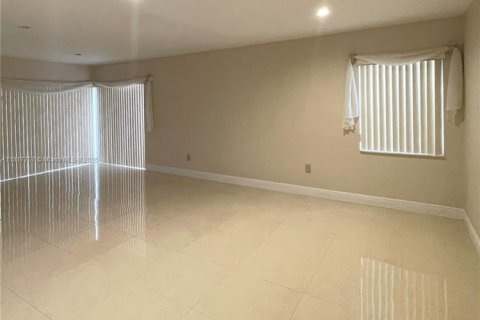 Купить виллу или дом в Майами, Флорида 3 спальни, 190.26м2, № 1957429 - фото 14