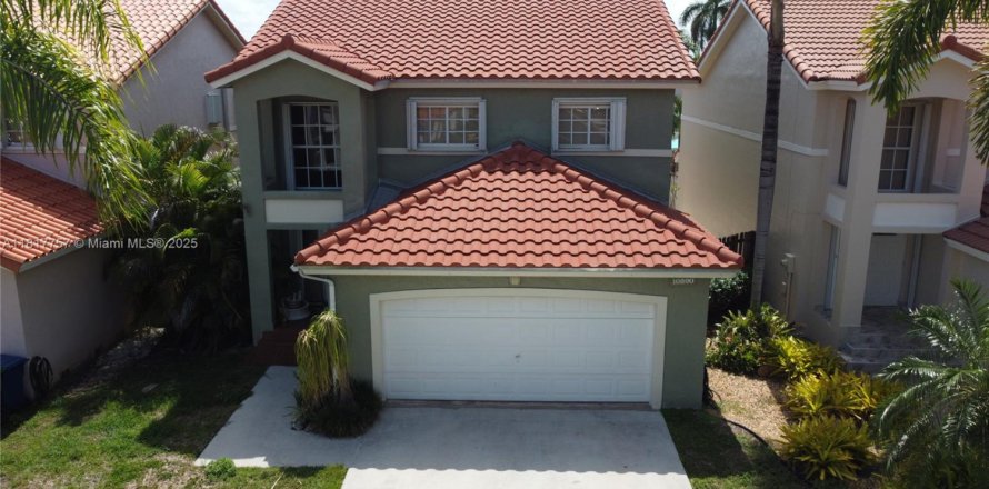 Дом в Майами, Флорида 3 спальни, 190.26м2 № 1957429