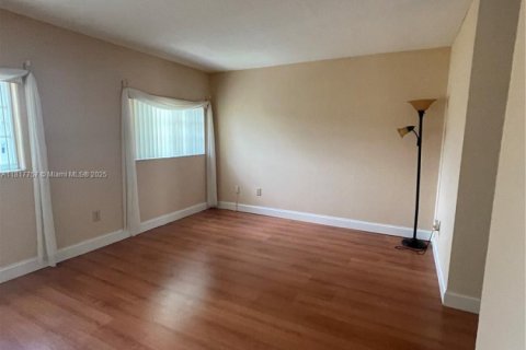 Купить виллу или дом в Майами, Флорида 3 спальни, 190.26м2, № 1957429 - фото 21