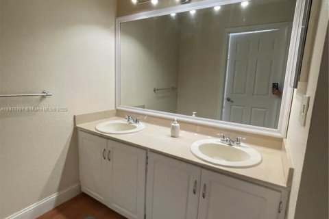 Купить виллу или дом в Майами, Флорида 3 спальни, 190.26м2, № 1957429 - фото 23