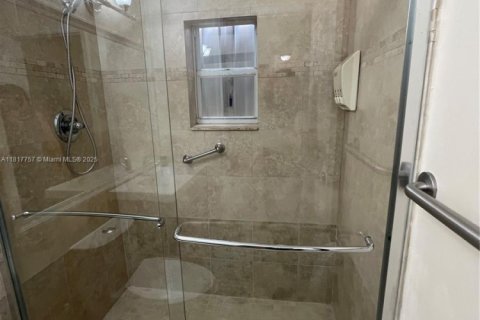 Купить виллу или дом в Майами, Флорида 3 спальни, 190.26м2, № 1957429 - фото 28