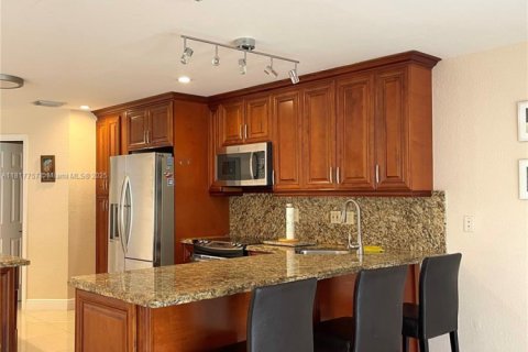 Купить виллу или дом в Майами, Флорида 3 спальни, 190.26м2, № 1957429 - фото 9