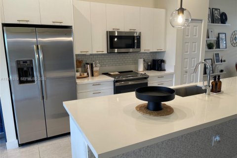 Снять в аренду кондоминиум в Дорал, Флорида 2 спальни, 105.35м2, № 1990660 - фото 8