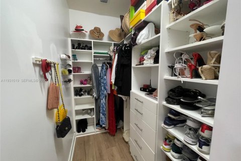 Снять в аренду кондоминиум в Дорал, Флорида 2 спальни, 105.35м2, № 1990660 - фото 18