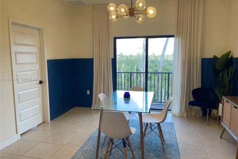 Снять в аренду кондоминиум в Дорал, Флорида 2 спальни, 105.35м2, № 1990660 - фото 7