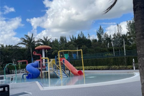 Снять в аренду кондоминиум в Дорал, Флорида 2 спальни, 105.35м2, № 1990660 - фото 28