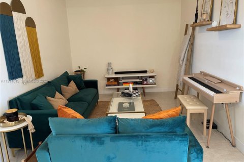 Снять в аренду кондоминиум в Дорал, Флорида 2 спальни, 105.35м2, № 1990660 - фото 5