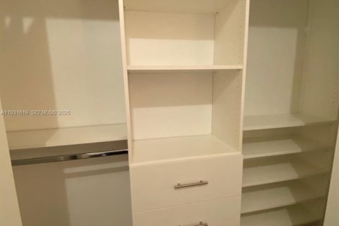 Снять в аренду кондоминиум в Дорал, Флорида 2 спальни, 105.35м2, № 1990660 - фото 17