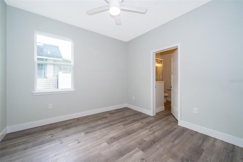 House in Orlando, Florida 4 bedrooms, 174.75 sq.m. № 1557542 - photo 9
