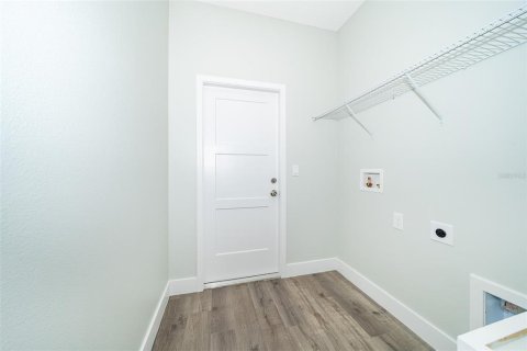 House in Orlando, Florida 4 bedrooms, 174.75 sq.m. № 1557542 - photo 14