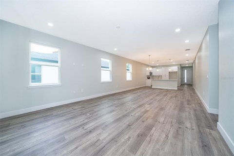 House in Orlando, Florida 4 bedrooms, 174.75 sq.m. № 1557542 - photo 5
