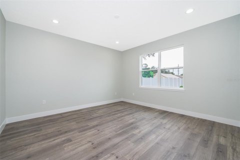 House in Orlando, Florida 4 bedrooms, 174.75 sq.m. № 1557542 - photo 11