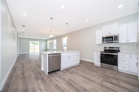 House in Orlando, Florida 4 bedrooms, 174.75 sq.m. № 1557542 - photo 2