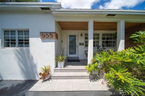 Villa ou maison à North Miami, Floride 4 chambres, 187.48 m2 № 2081586