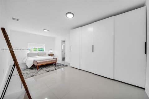 Villa ou maison à vendre à North Miami, Floride: 4 chambres, 187.48 m2 № 2081586 - photo 19