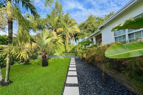 Villa ou maison à vendre à North Miami, Floride: 4 chambres, 187.48 m2 № 2081586 - photo 4
