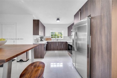 Villa ou maison à vendre à North Miami, Floride: 4 chambres, 187.48 m2 № 2081586 - photo 17