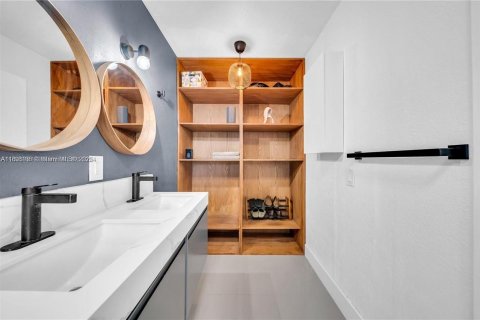 Villa ou maison à vendre à North Miami, Floride: 4 chambres, 187.48 m2 № 2081586 - photo 21