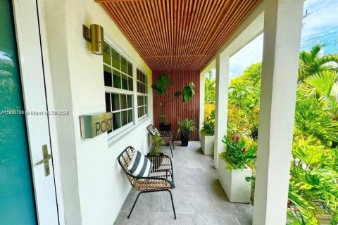 Villa ou maison à vendre à North Miami, Floride: 4 chambres, 187.48 m2 № 2081586 - photo 3