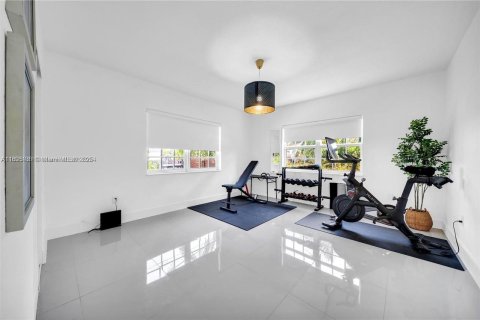 Villa ou maison à vendre à North Miami, Floride: 4 chambres, 187.48 m2 № 2081586 - photo 22